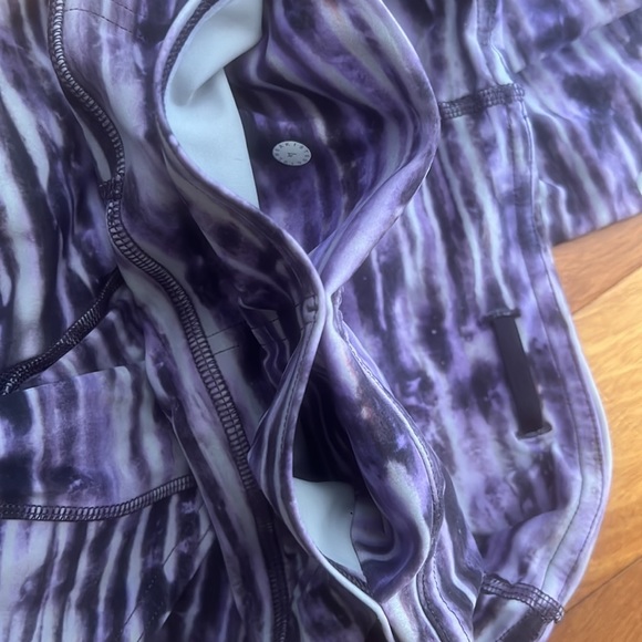 19 inch lululemon leggings size 4 - Picture 4 of 4